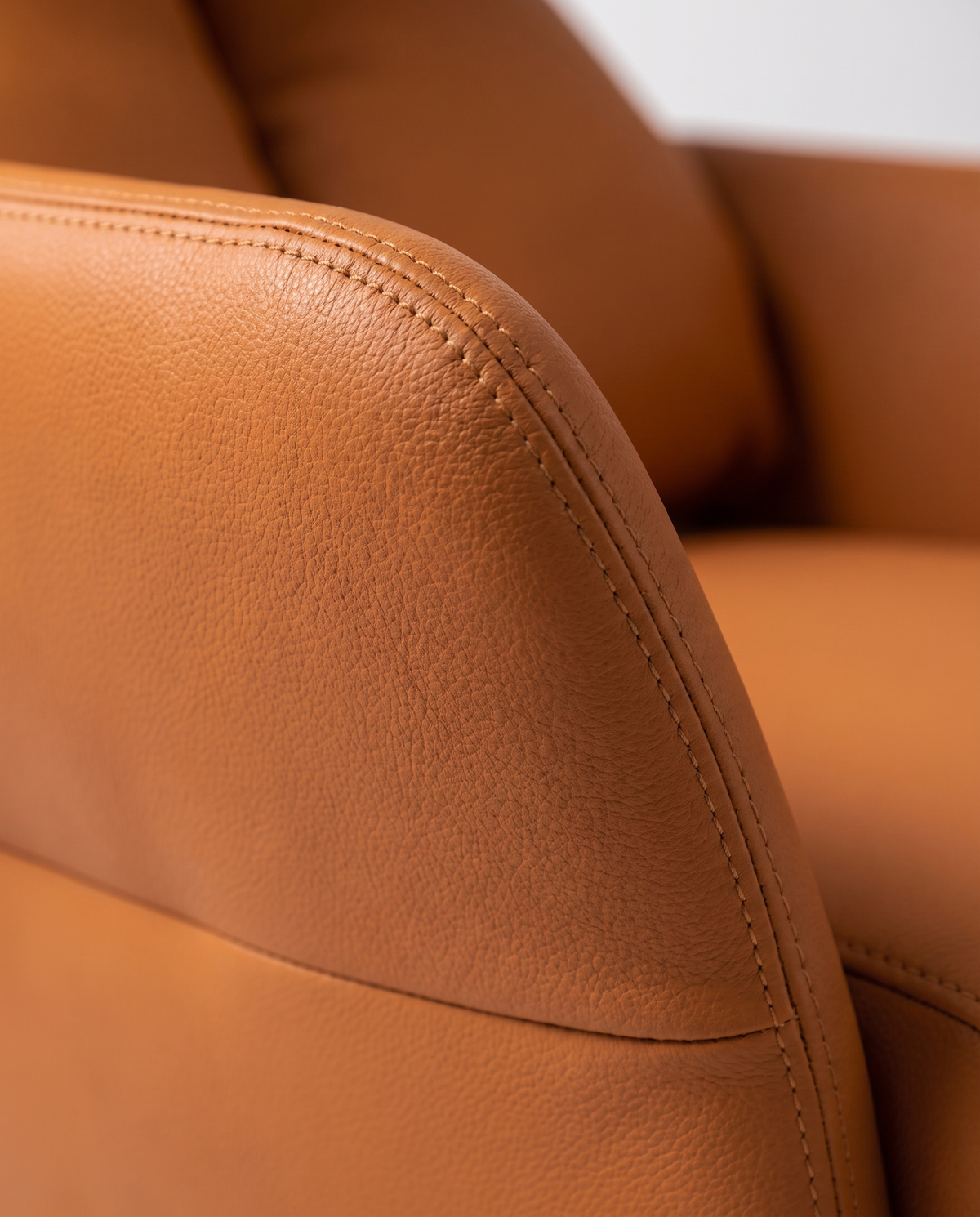 Ashton Lounge Chair