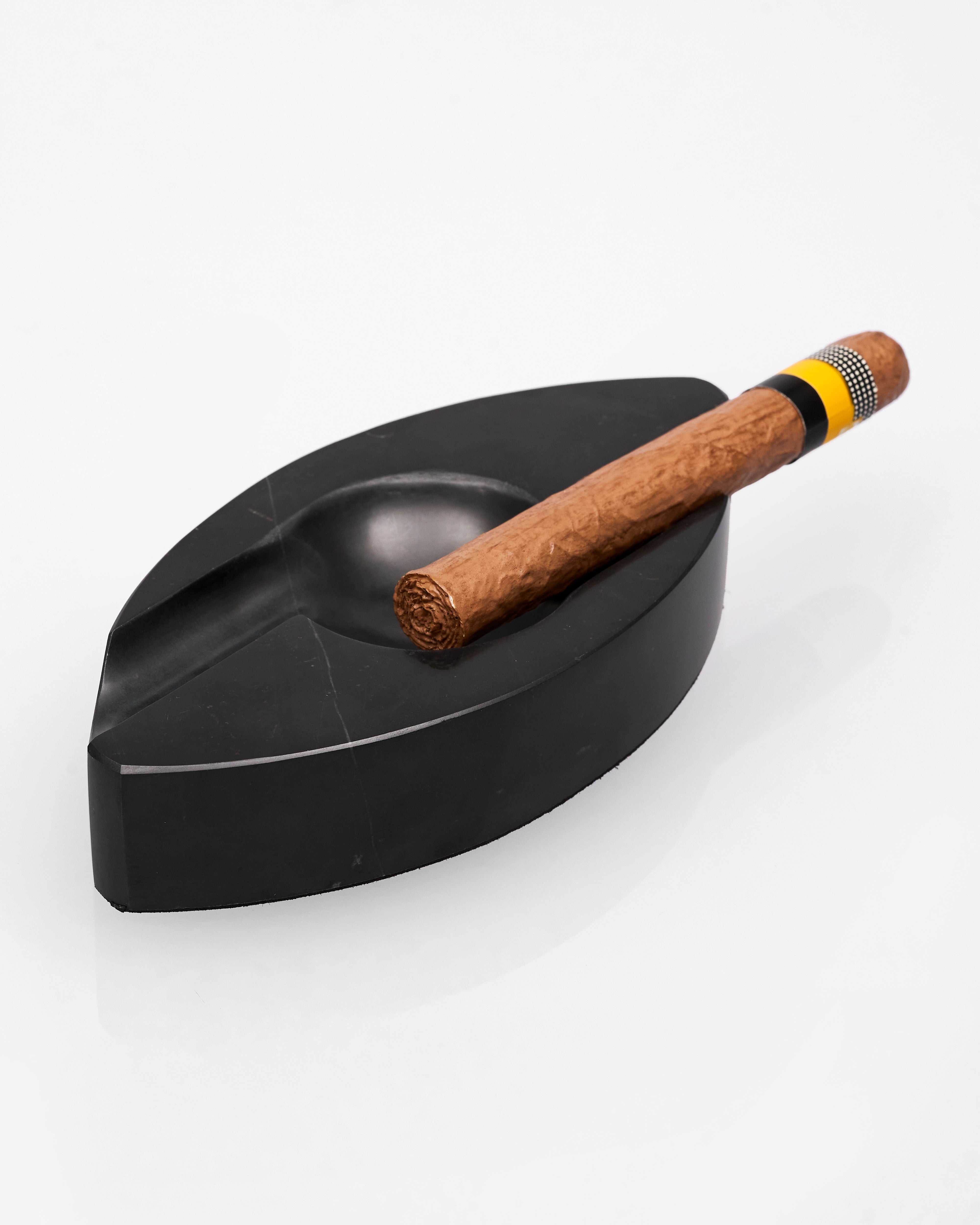 Oak Oval Black Marble Ashtray