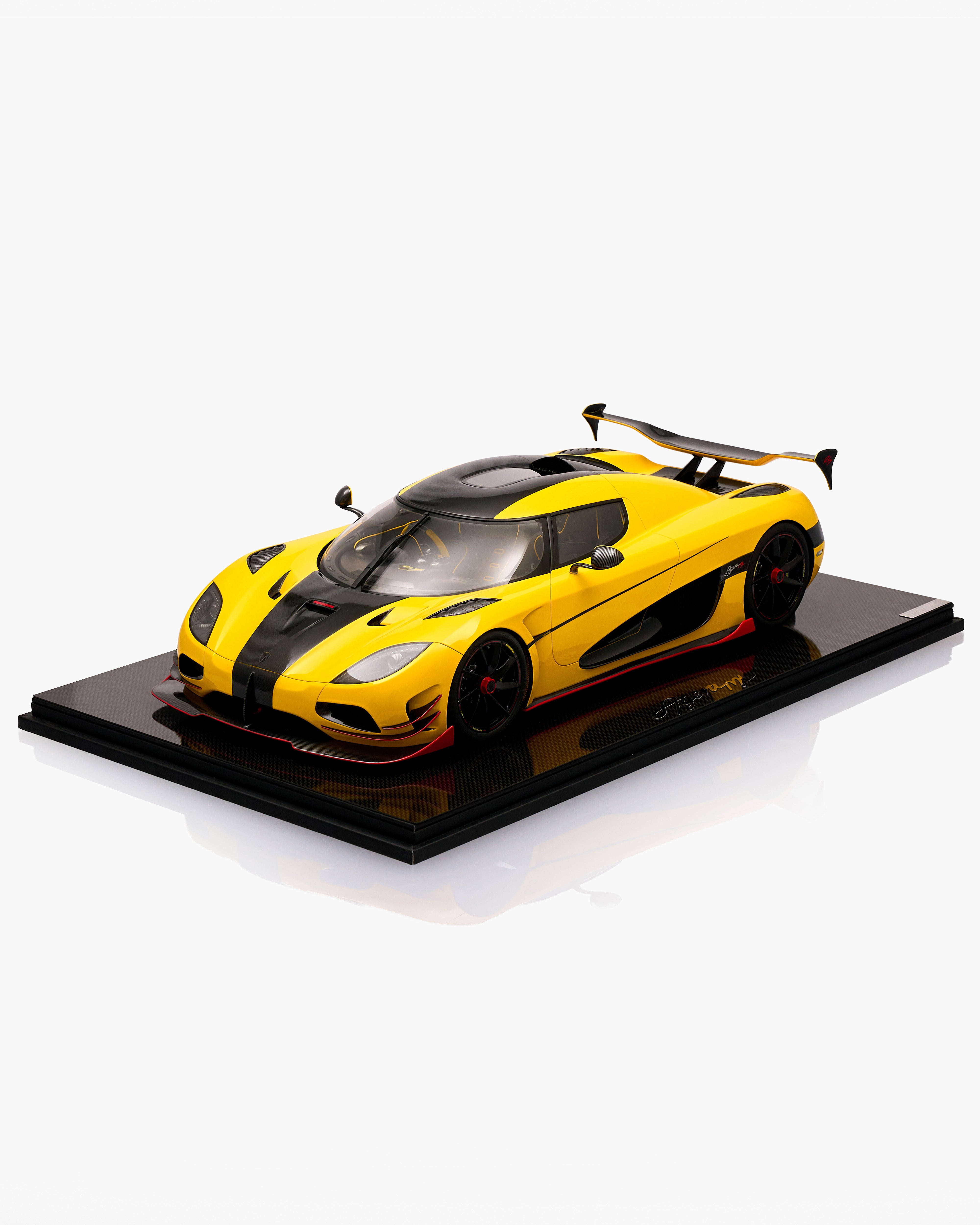 Koenigsegg Agera 1:8 Carbon Model Car