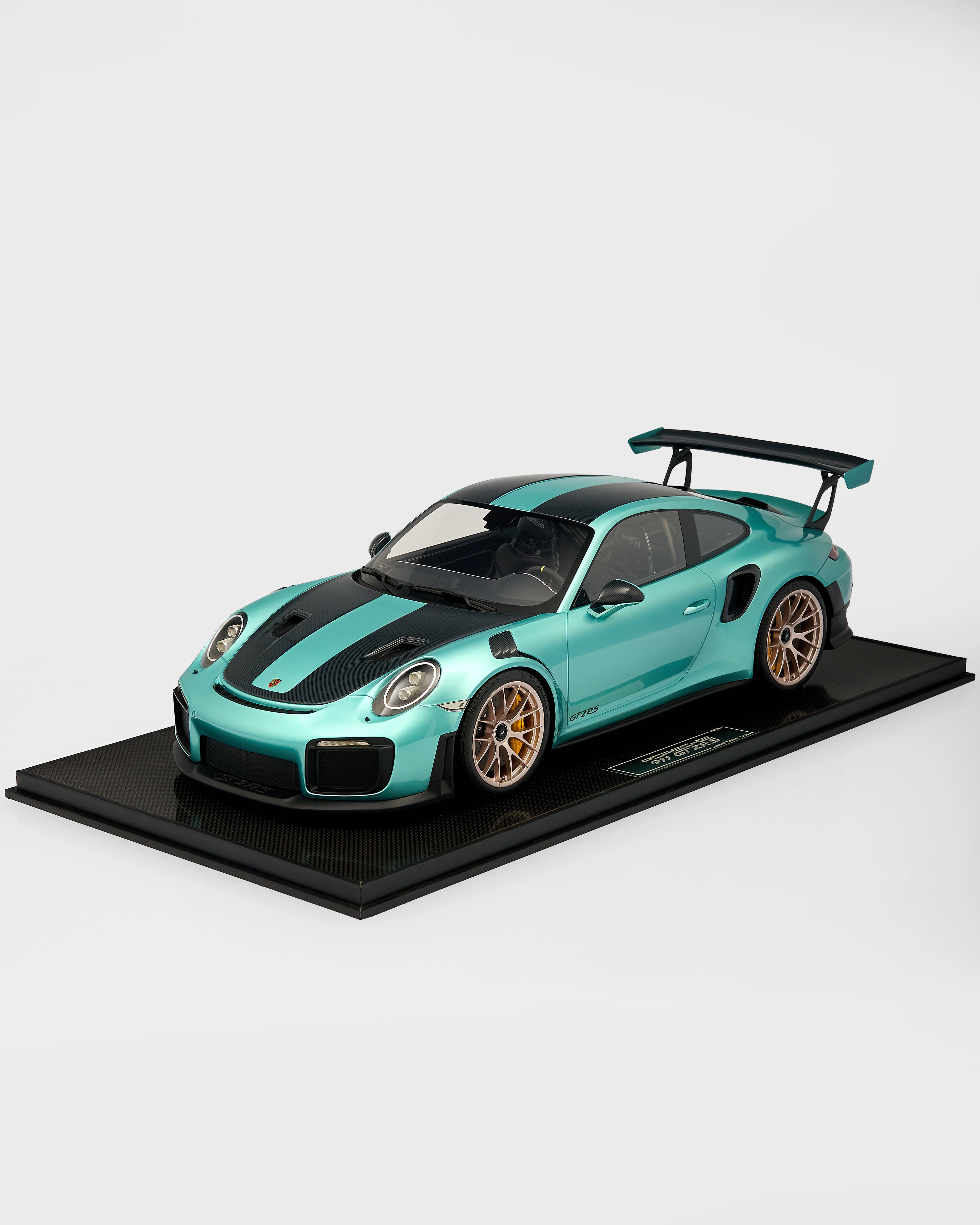 Porsche GT2RS Mint Green - Limited Edition (19/20) 1:8 Scale Model
