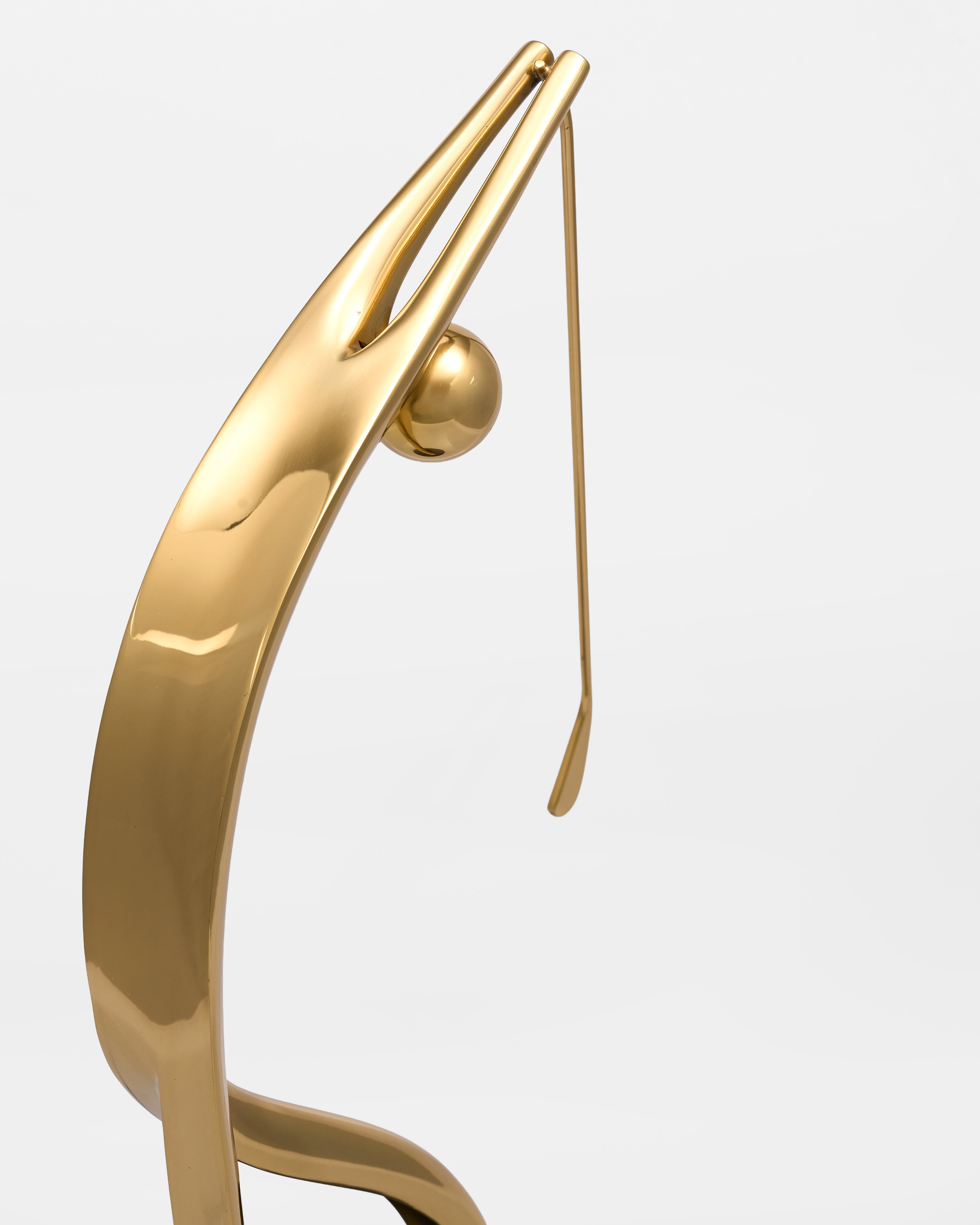 Trivo Golf Sculpture on a light gray background