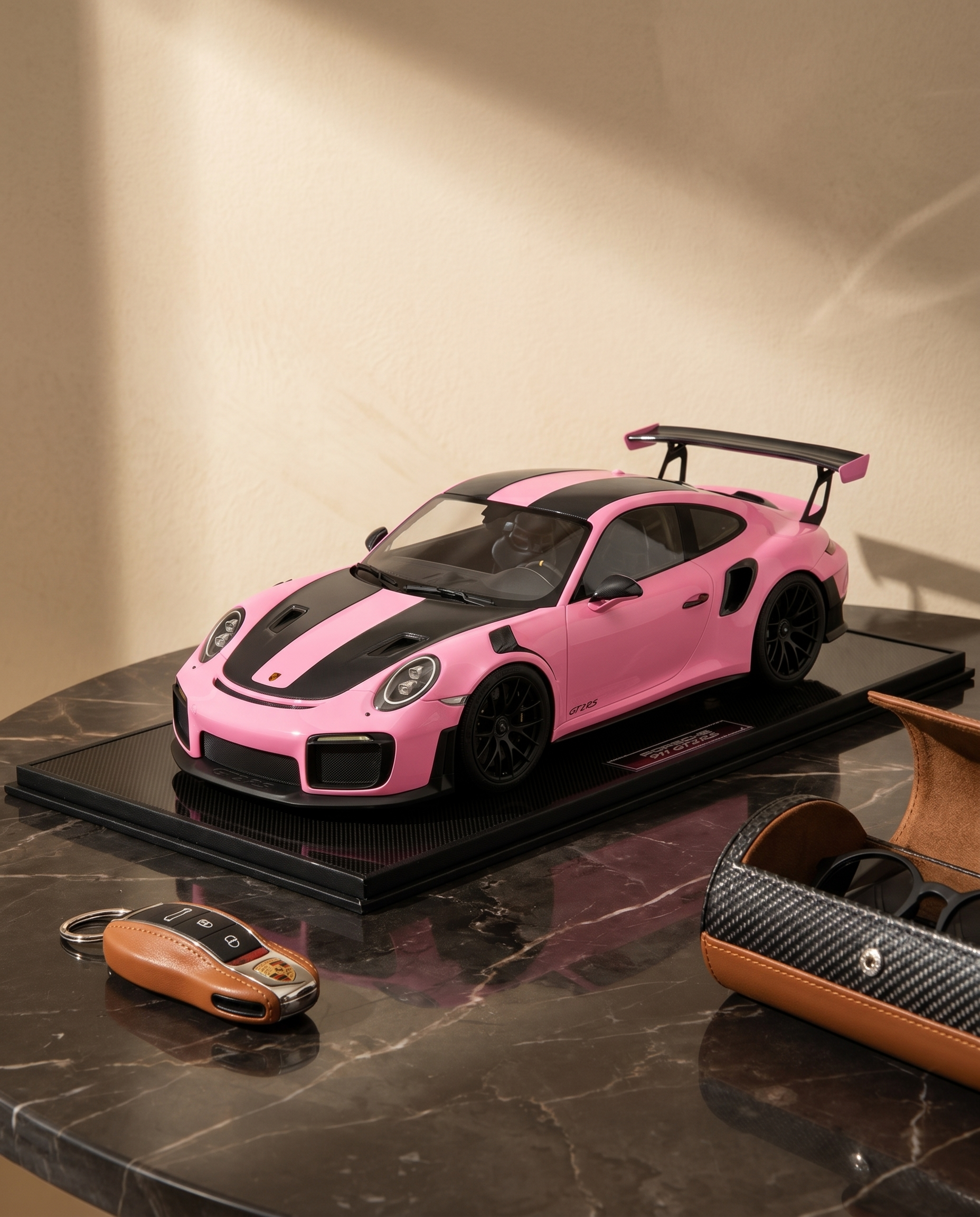 Porsche 911 GT2RS Gloss Pink Limited Edition (01/20)1:8 Scale Model