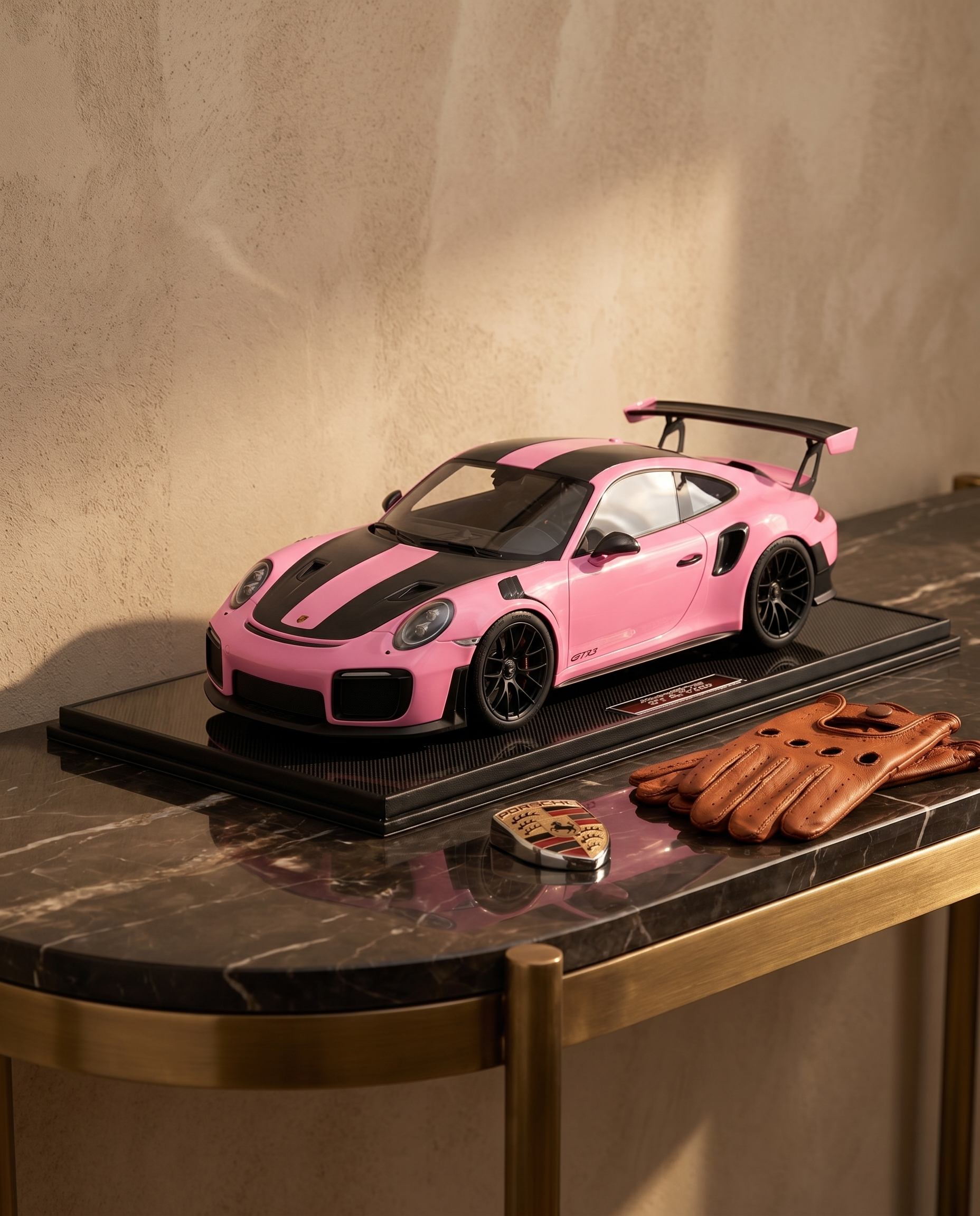 Porsche 911 GT2RS Gloss Pink Limited Edition (01/20)1:8 Scale Model