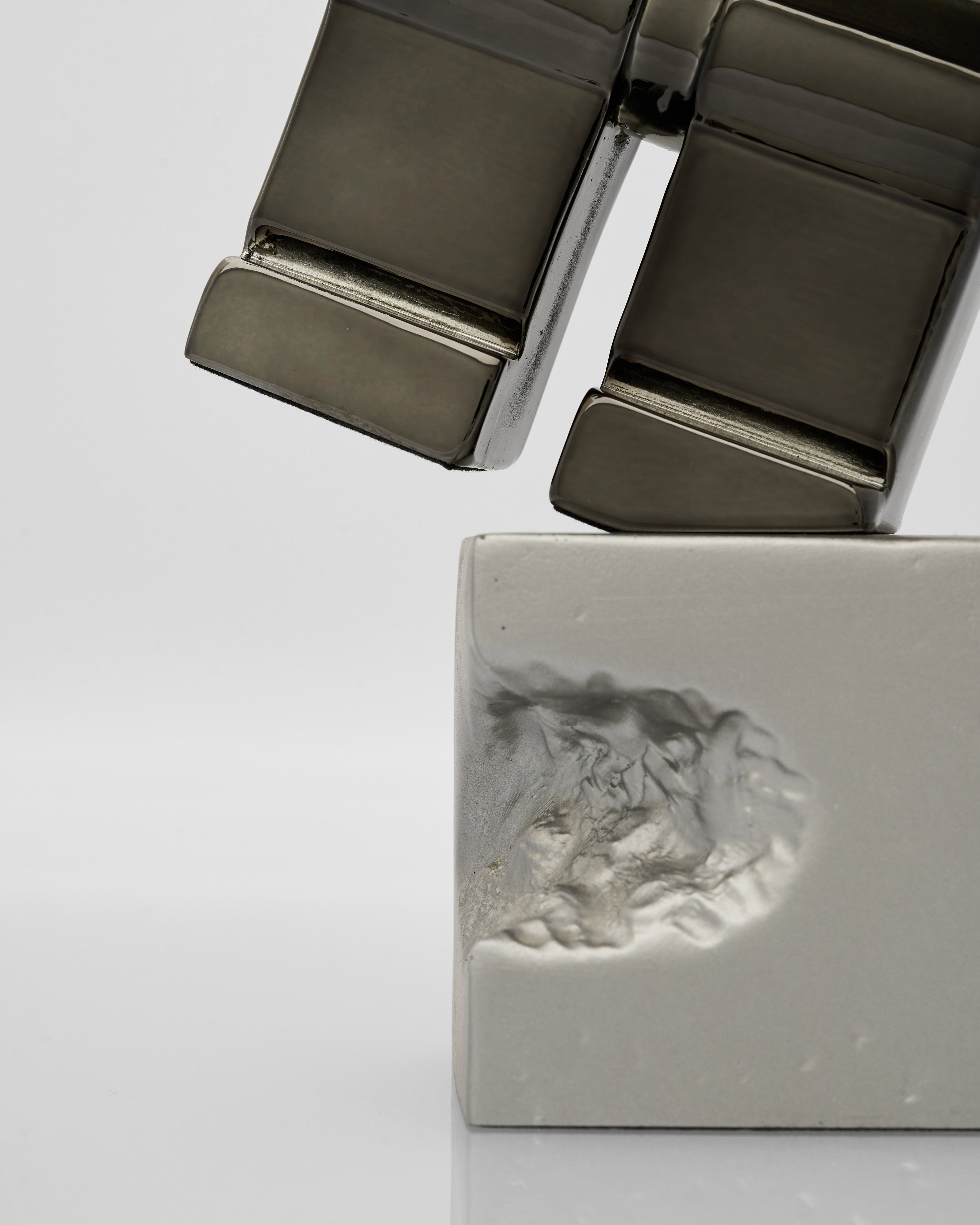 Close-up of Slider Robo decor highlighting mechanical details and refined craftsmanship