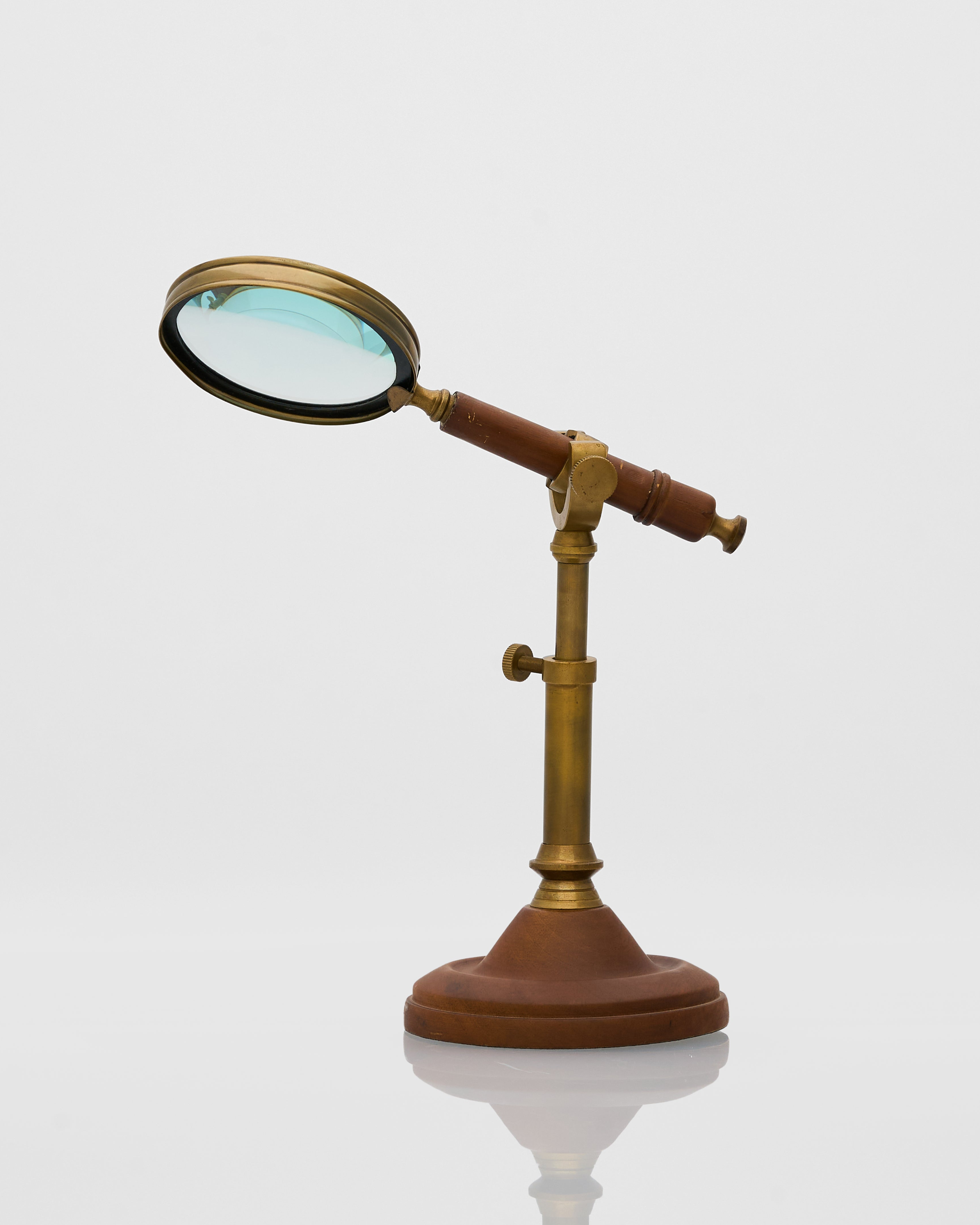 Vintage adapt magnifier decor luxury home accent featuring classic design and refined antique-style craftsmanship