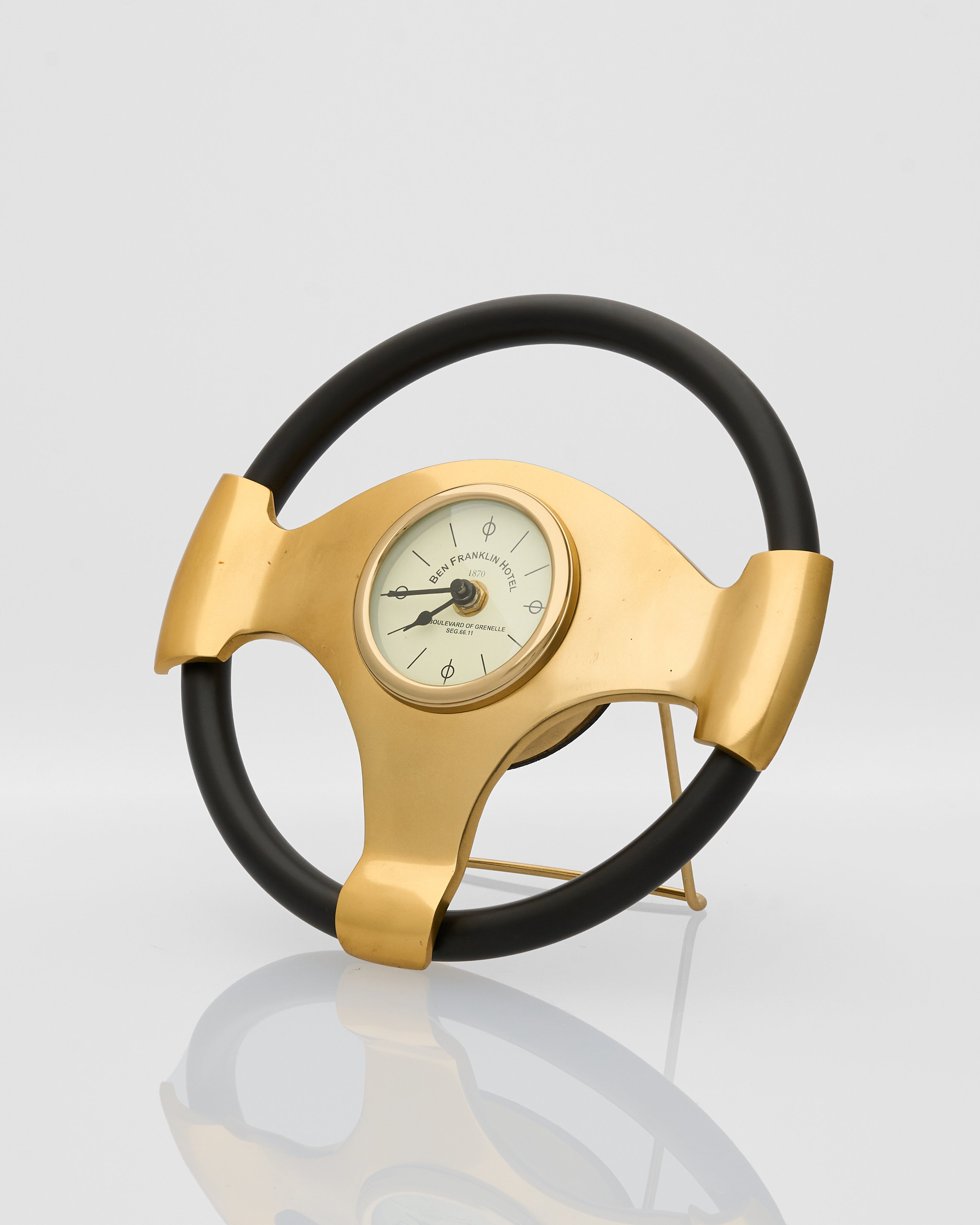 Vintage steering luxury table clock premium home decor accent featuring nautical wheel design and refined craftsmanship