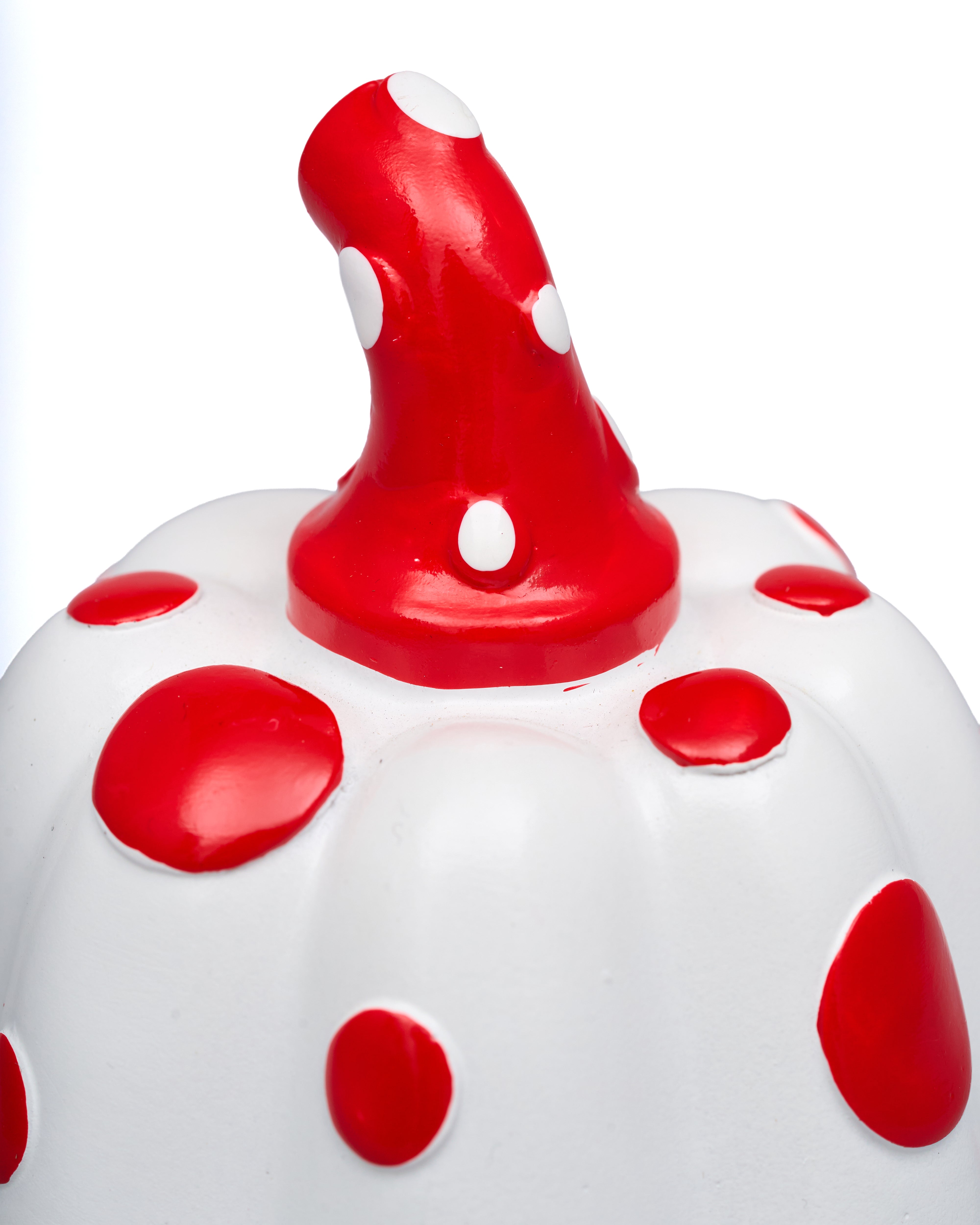 Blanco Dotted Decor