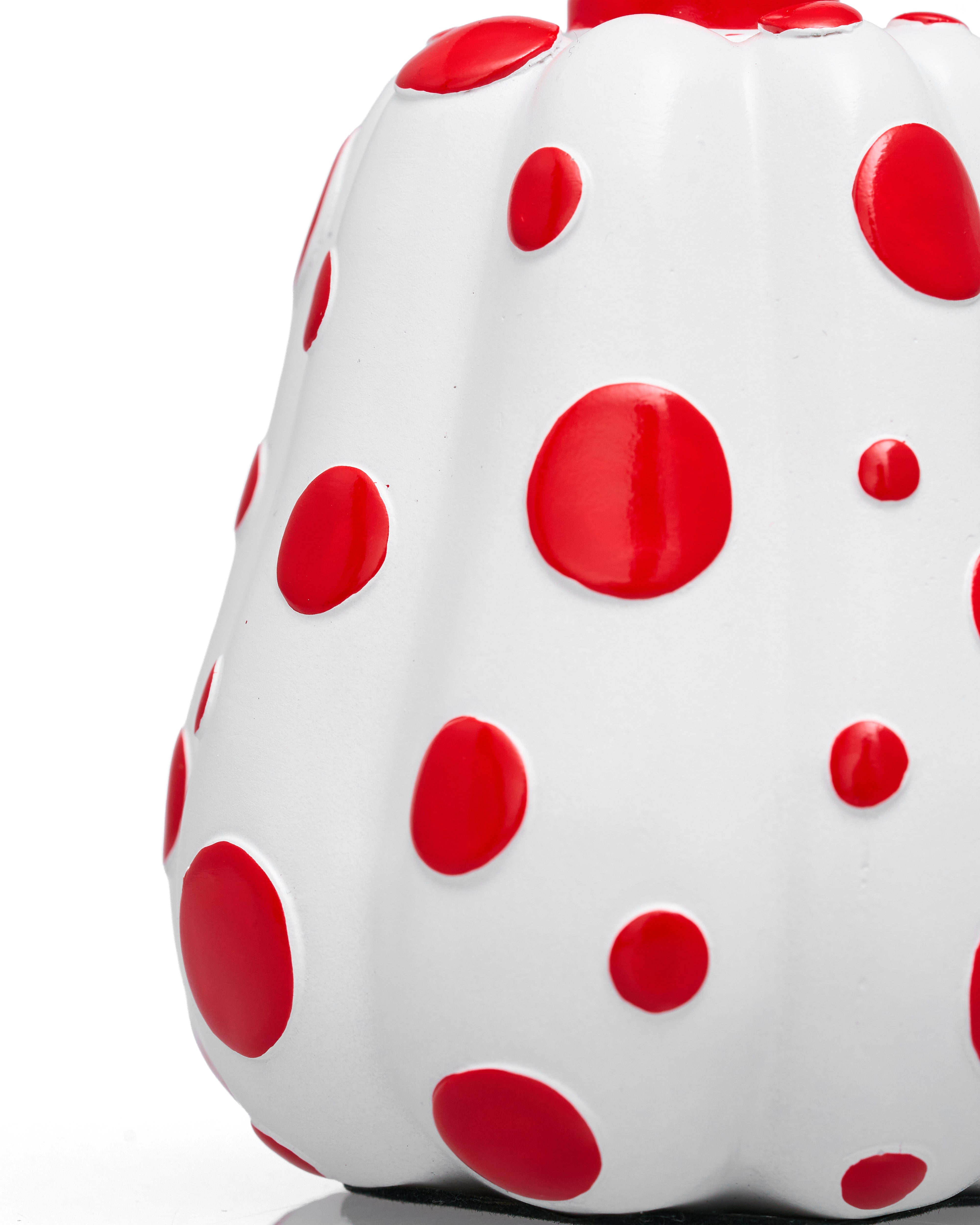 Blanco Dotted Decor