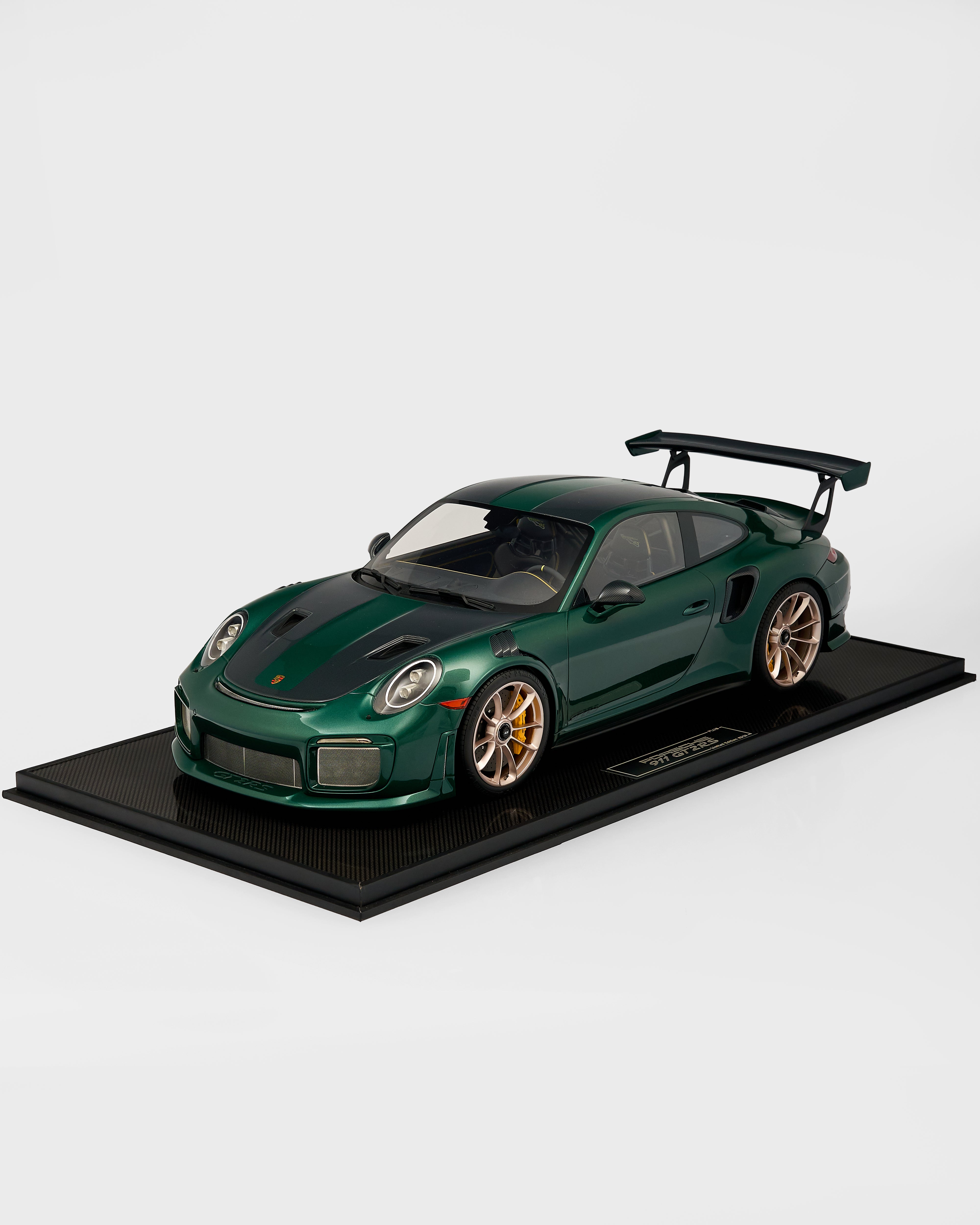Porsche 911 GT2RS Irish Green Limited Edition(03/20) 1:8 Scale Model