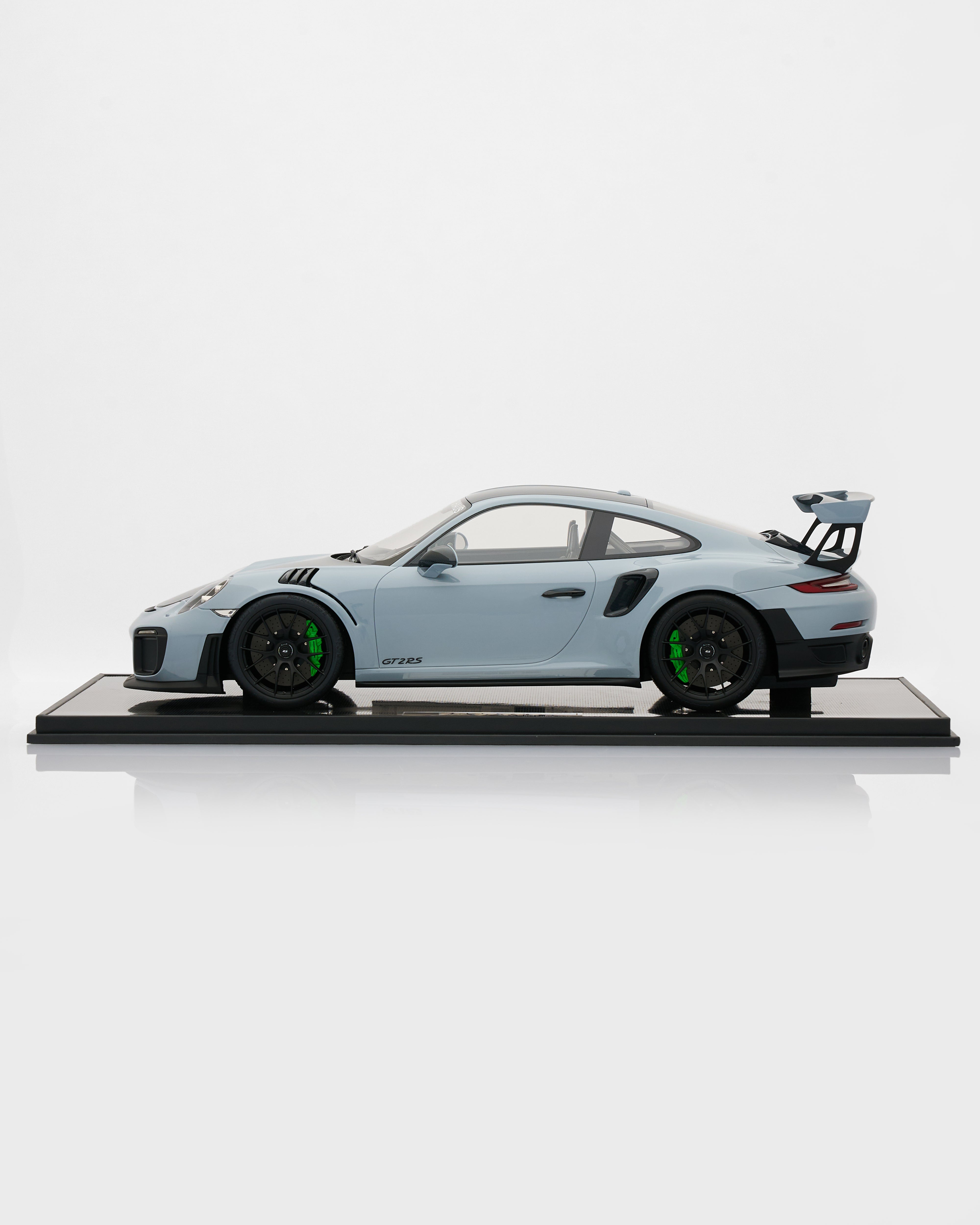 Porsche 911 GT2RS Chalk Gray Limited Edition (18/20) 1:8 Scale Model