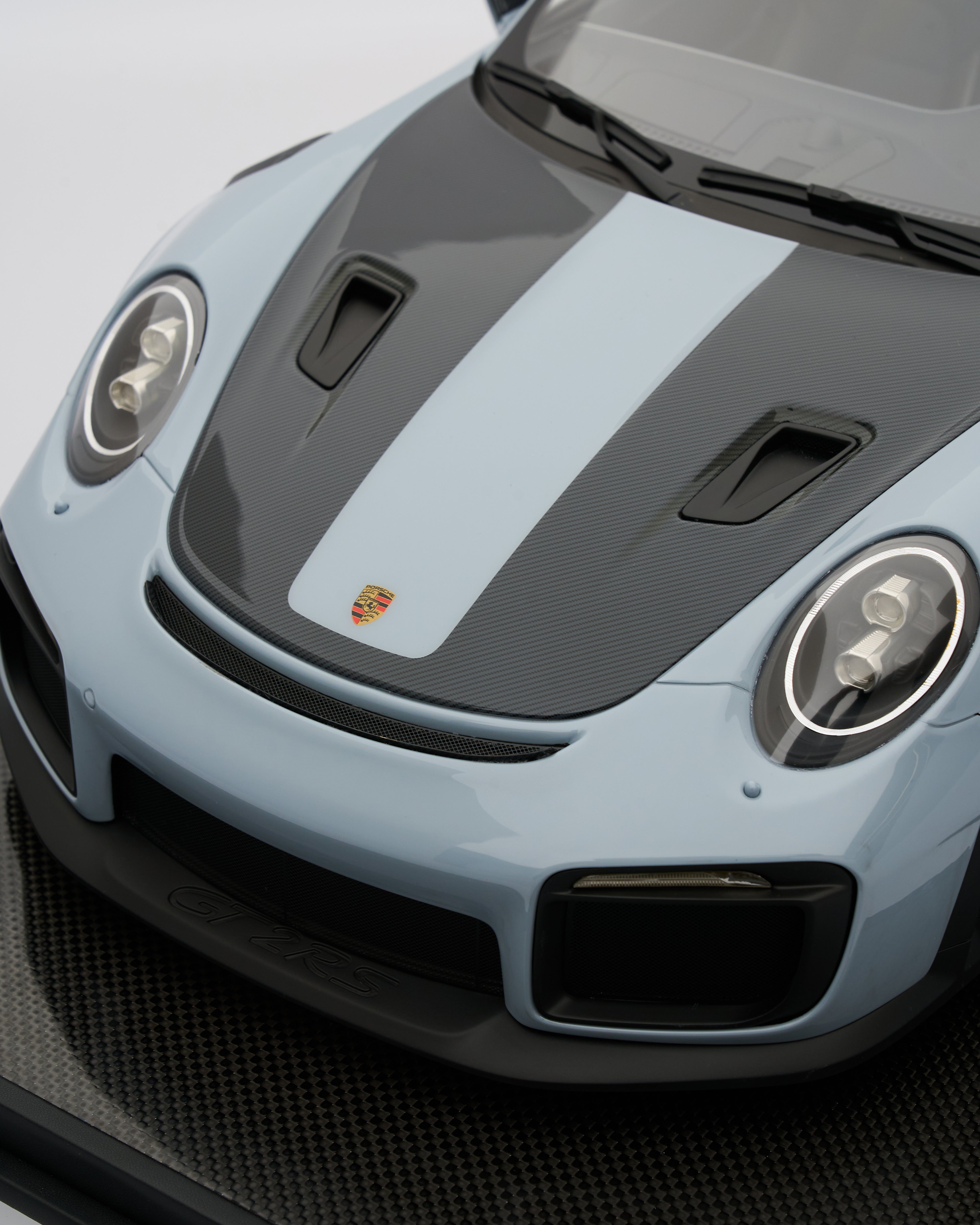 Porsche 911 GT2RS Chalk Gray Limited Edition (18/20) 1:8 Scale Model