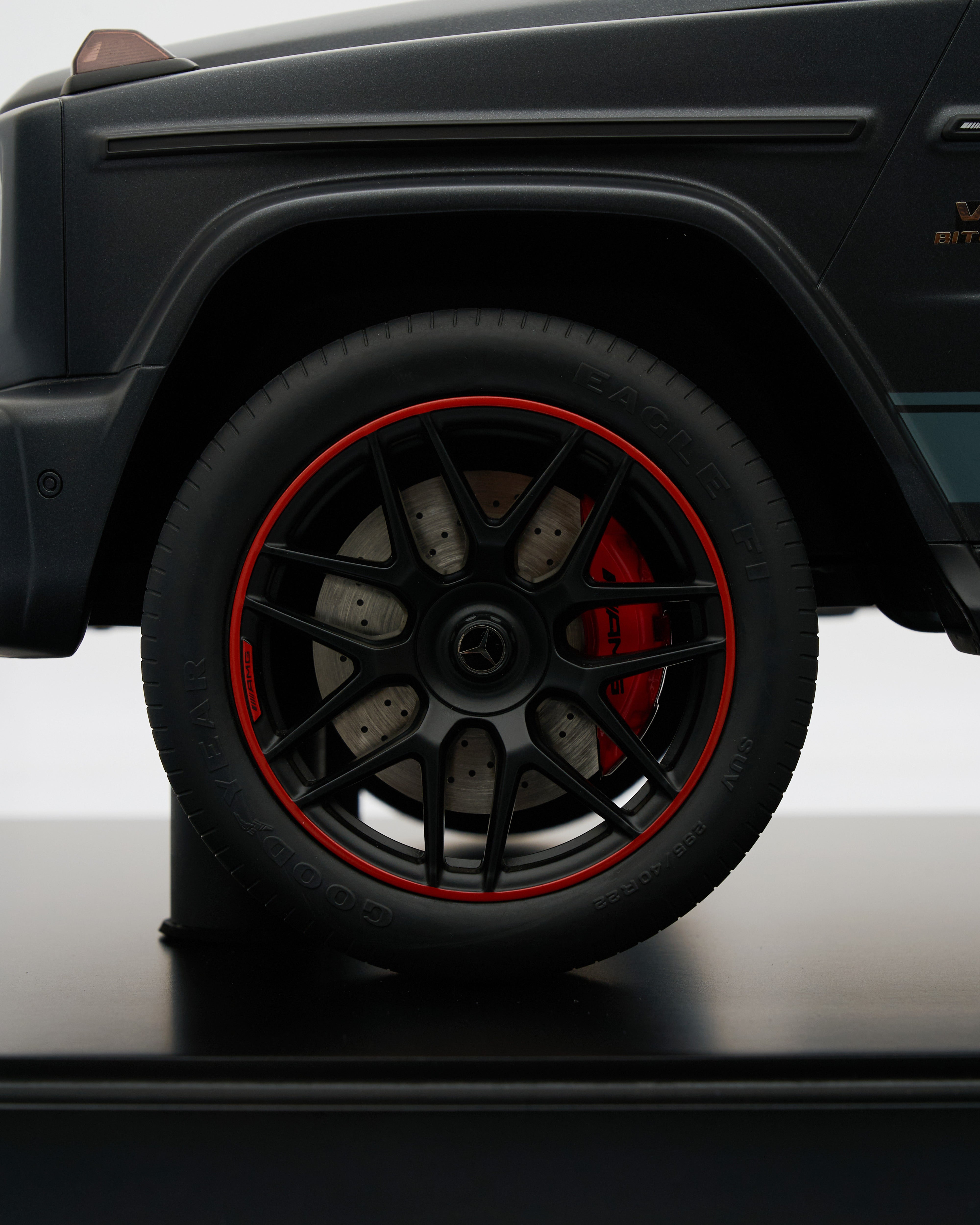 MINICHAMPS Mercedes AMG G63 2018 Edition(02/99) Matte Black 1:8 Scale Model