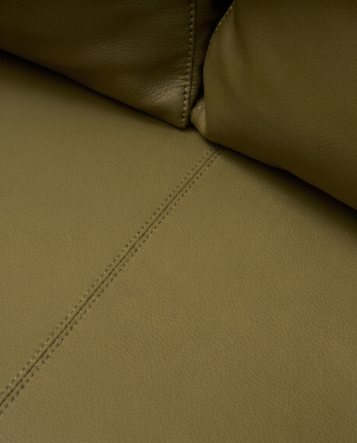 Kuren Bold Curved Sofa