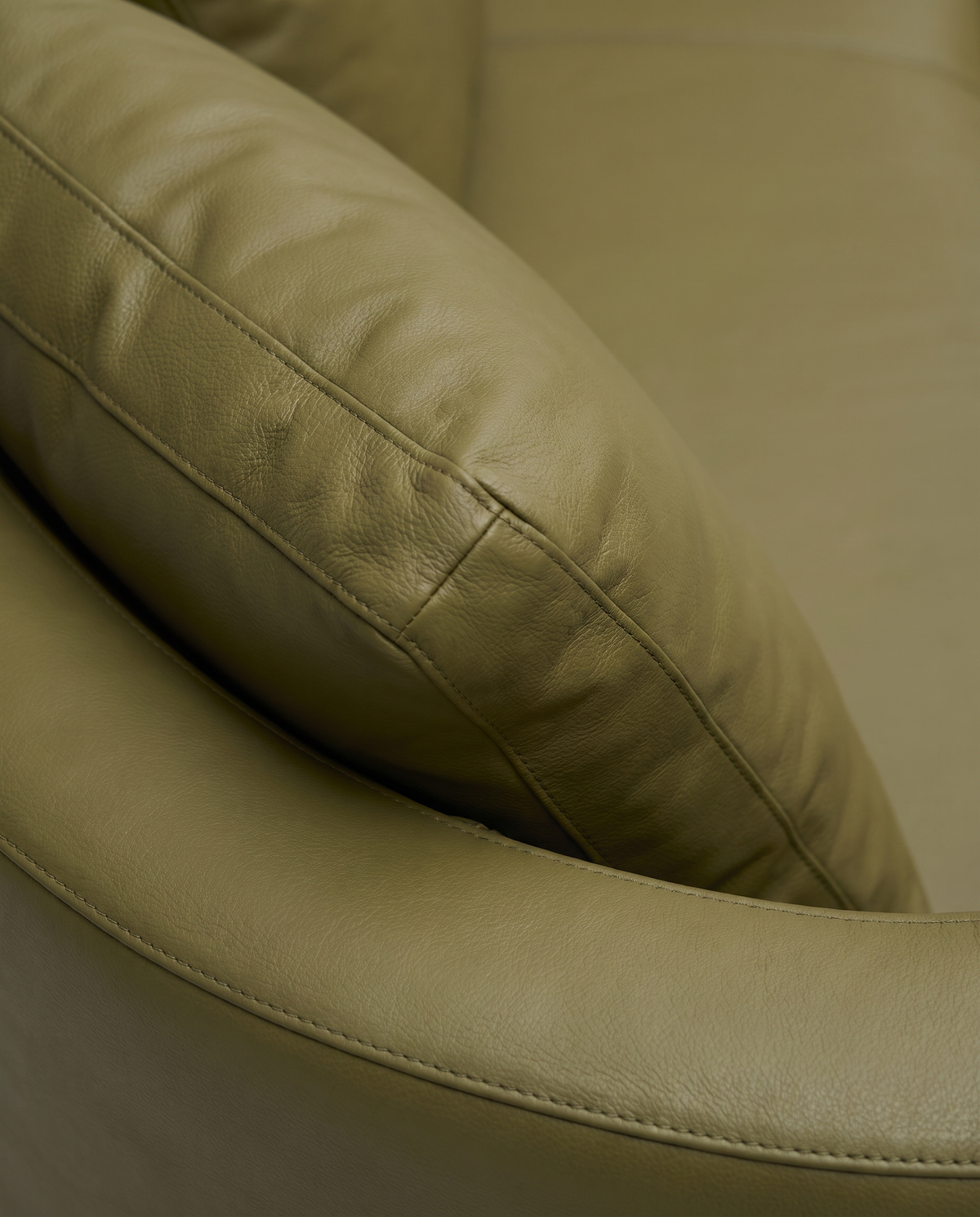 Kuren Bold Curved Sofa