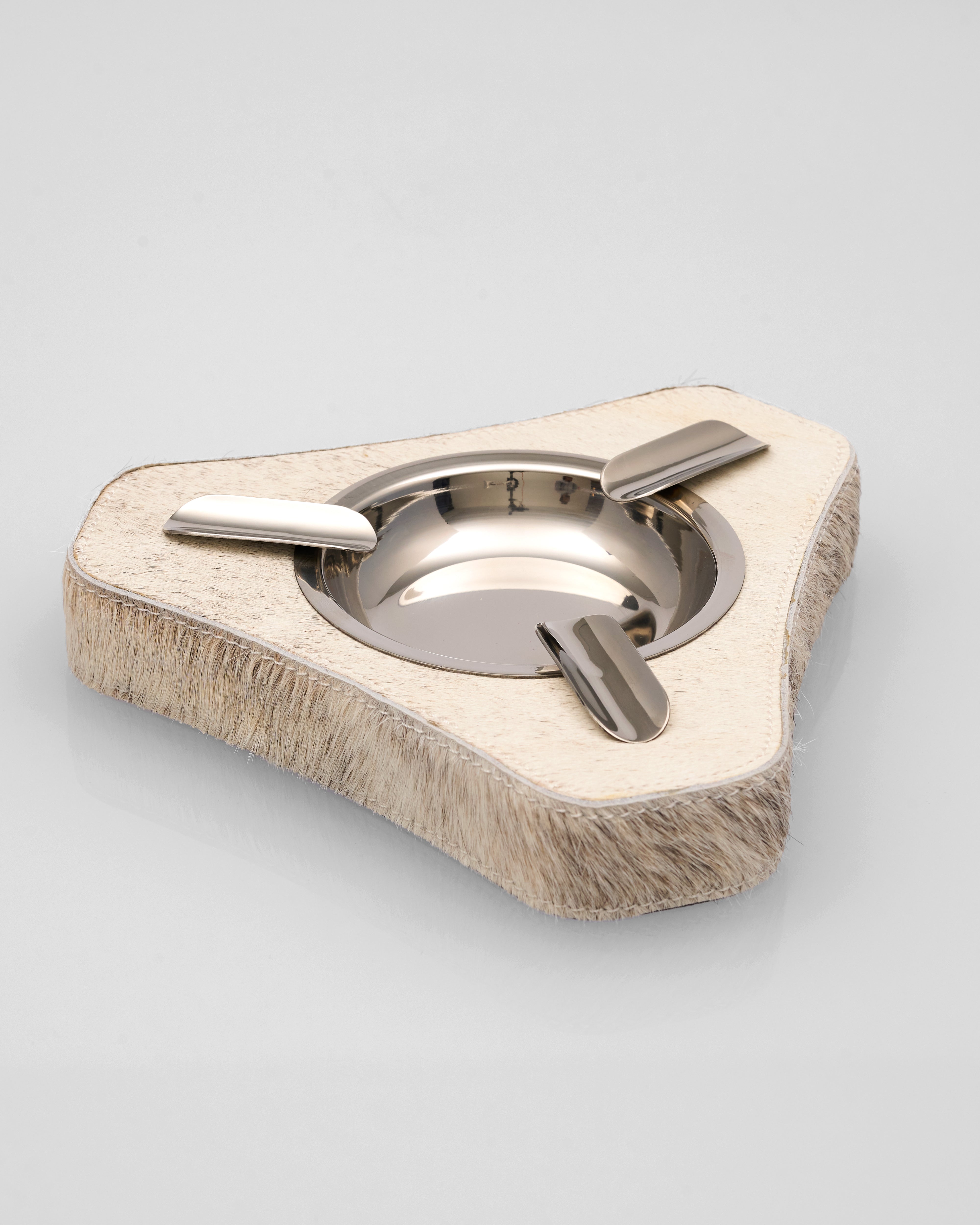 Triangular metal ashtray Zya Natural Horse Hair Triangle Ashtray with wooden base on a light gray background