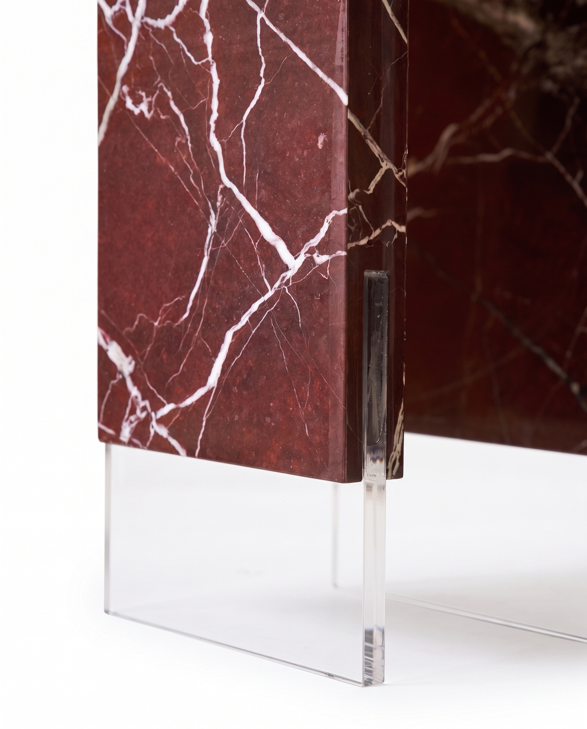 Petram Air Pedestal - Transparent Maroon